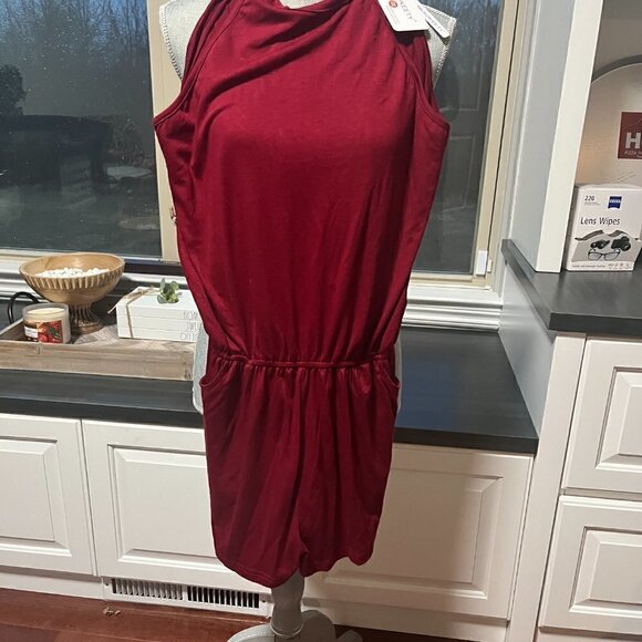 Halter neck Elastic Waist Shorts Romper NWT Wine Size M - Picture 4 of 4
